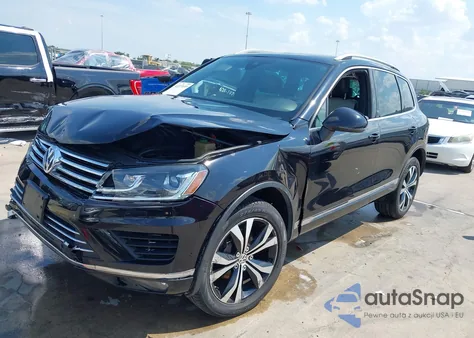 2017 Volkswagen Touareg V6 Wolfsburg Edition z USA, uszkodzony, nr VIN WVGRF7BP9HD003388